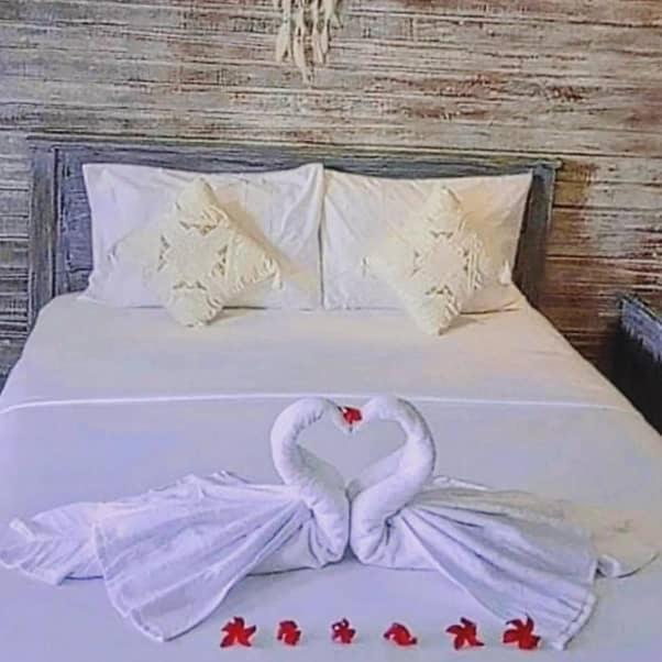 Sarinah Beach - Bistro & Bungalow Batununggul Dış mekan fotoğraf
