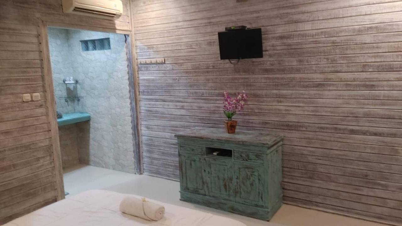 Sarinah Beach - Bistro & Bungalow Batununggul Dış mekan fotoğraf