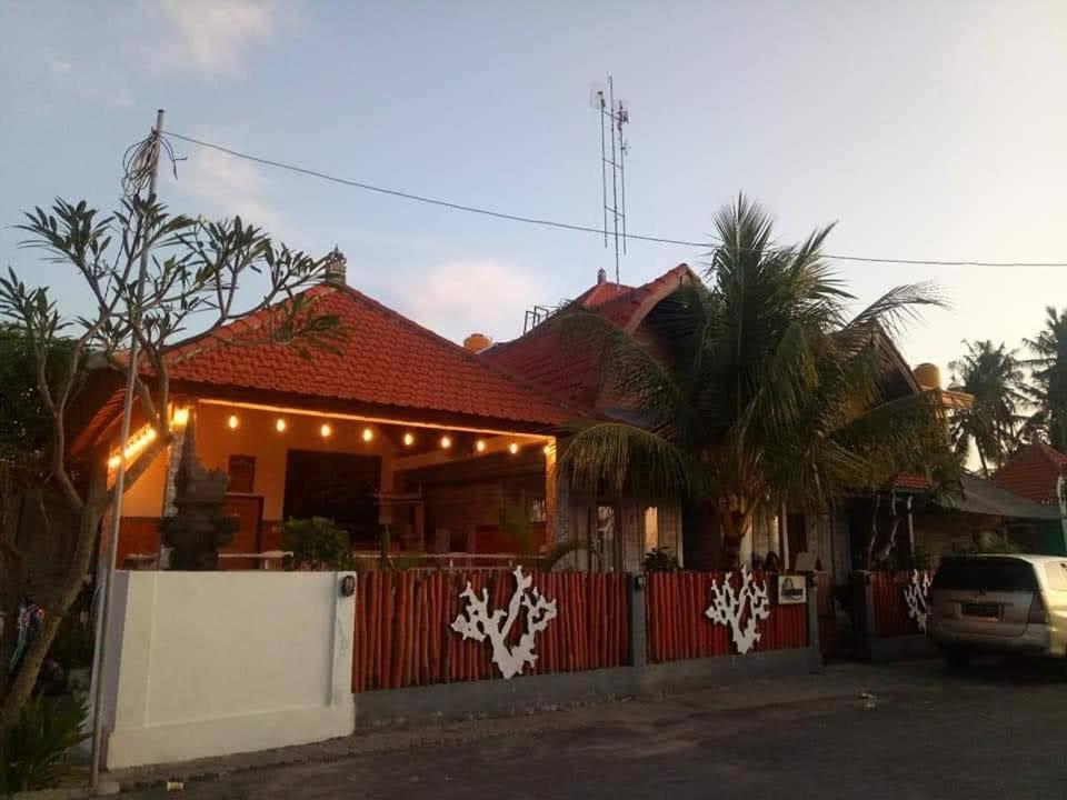 Sarinah Beach - Bistro & Bungalow Batununggul Dış mekan fotoğraf